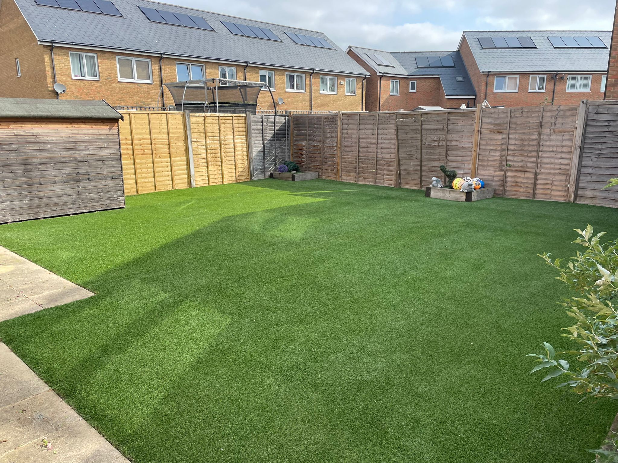 Luxury Lawns Maintenance 
